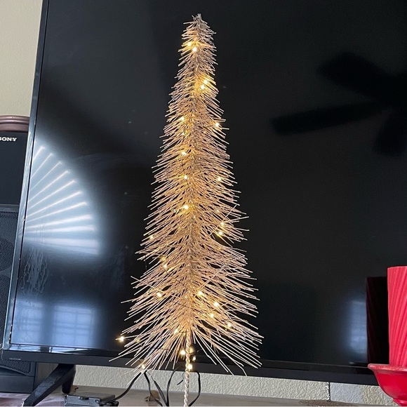 Vintage gold metal glitter Christmas tree decor - Picture 4 of 5